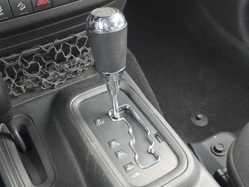 Used 2017 Jeep Wrangler Unlimited Sahara w/ Connectivity Group image 25