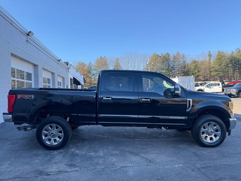 Used 2017 Ford F250 Lariat w/ Chrome Package image 13