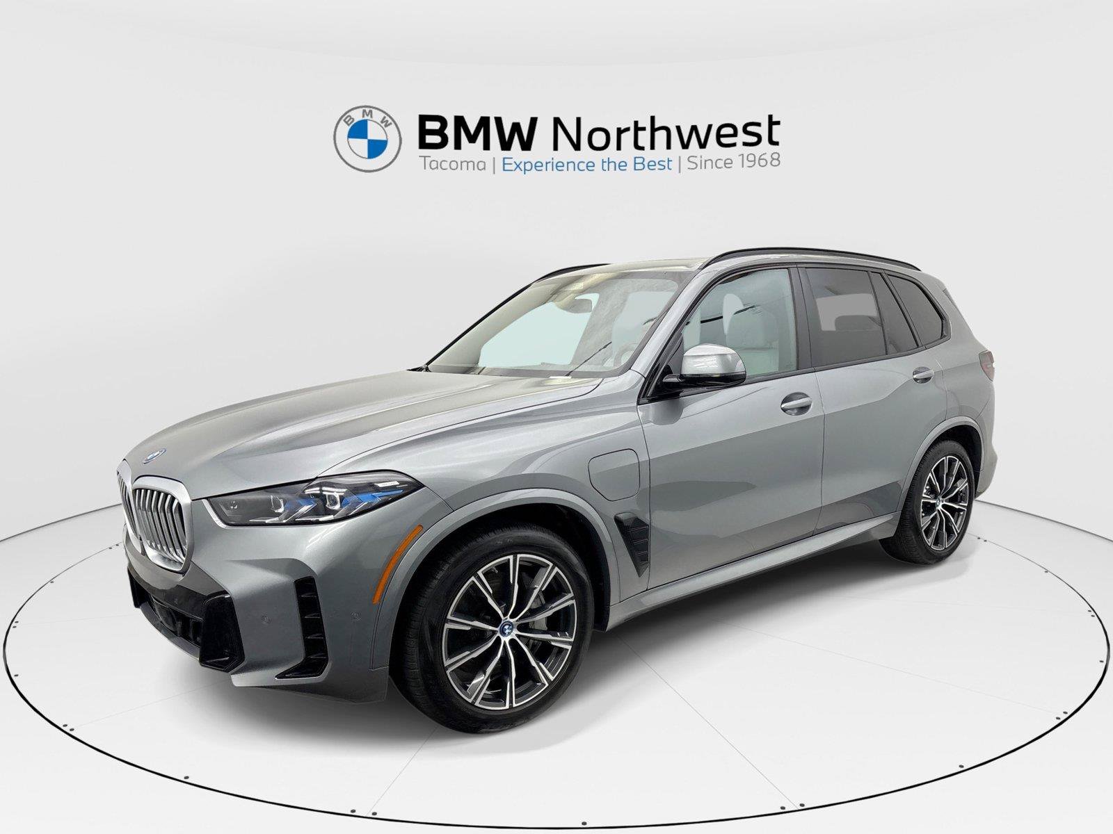 Used 2025 BMW X5 xDrive50e w/ M Sport Package AWD/4WD image 1