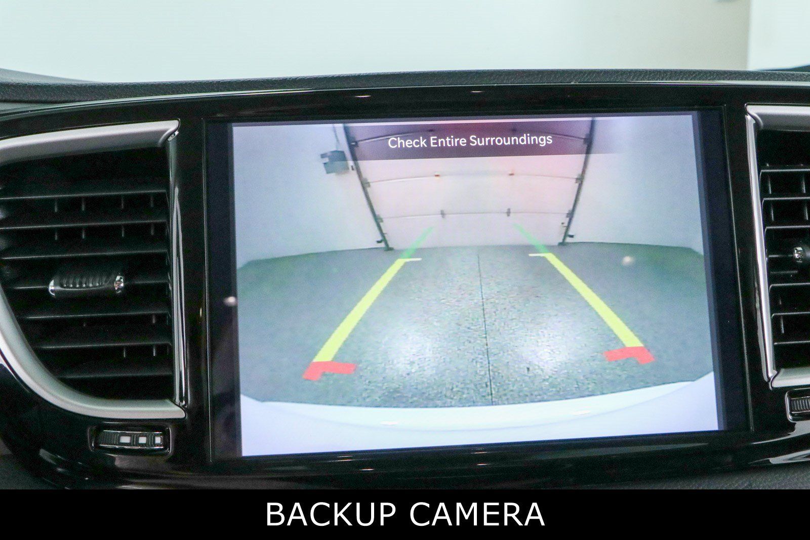 Used 2024 Chrysler Pacifica Touring-L FWD image 18