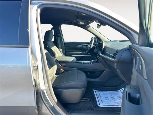 Used 2024 Chevrolet Traverse LT image 15