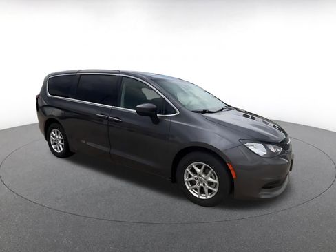 Used 2023 Chrysler Voyager LX FWD image 2