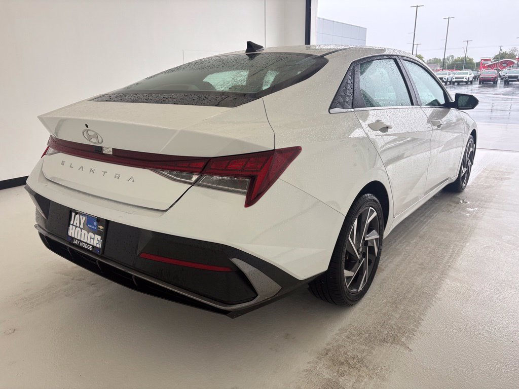 Used 2025 Hyundai Elantra SEL FWD image 22