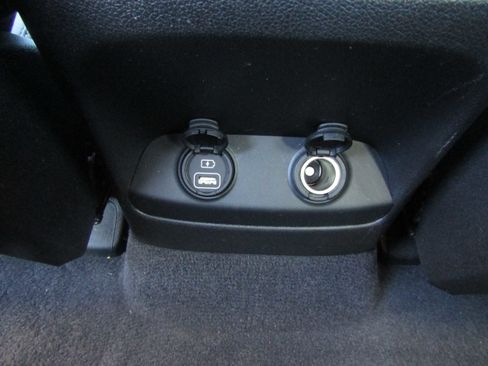 Used 2017 Kia Sorento FWD image 25