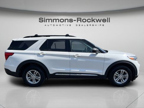 Used 2024 Ford Explorer XLT w/ Equipment Group 202A AWD/4WD image 7