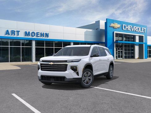 New 2025 Chevrolet Traverse LT image 8