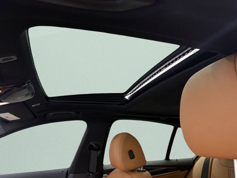 Used 2019 BMW 530e w/ Convenience Package image 14