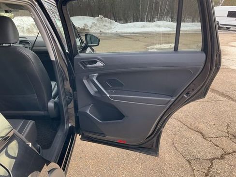 Used 2020 Volkswagen Tiguan SE image 19