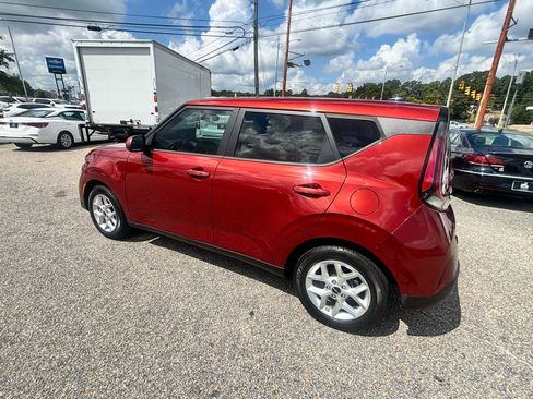 Used 2023 Kia Soul S FWD image 12