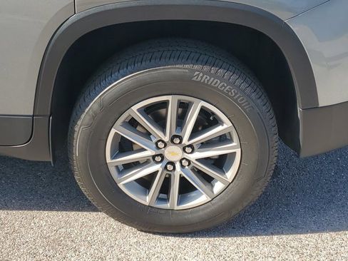 Used 2023 Chevrolet Traverse LT image 13