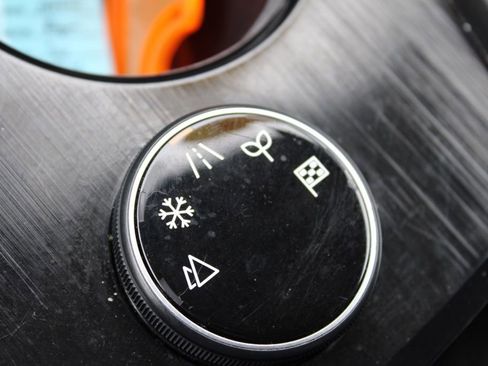 Used 2023 Nissan Rogue SV image 40