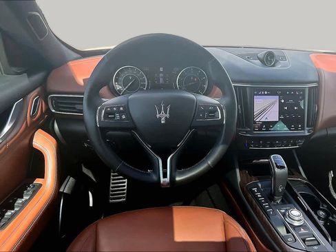 Used 2021 Maserati Levante GranLusso AWD/4WD image 5