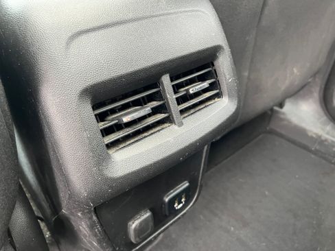 Used 2018 Chevrolet Equinox LT w/ Sun & Infotainment Package FWD image 12