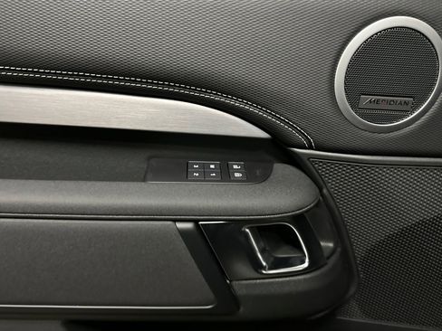 New 2026 Land Rover Discovery Limited Edition image 15