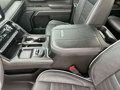 Used 2024 GMC Sierra 2500 AT4X AWD/4WD image 21