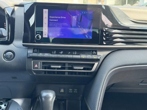 Used 2025 Toyota Camry SE FWD image 15