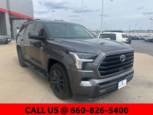 Used 2023 Toyota Sequoia SR5 w/ SR5 Premium Package AWD/4WD image 4