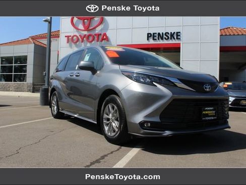 Certified 2026 Toyota Sienna XLE FWD image 1