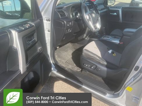 Used 2016 Toyota 4Runner SR5 w/ Four Season Floor Mat Package AWD/4WD image 9