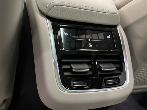 New 2026 Volvo XC60 B5 Ultra w/ Protection Package Premier AWD/4WD image 28