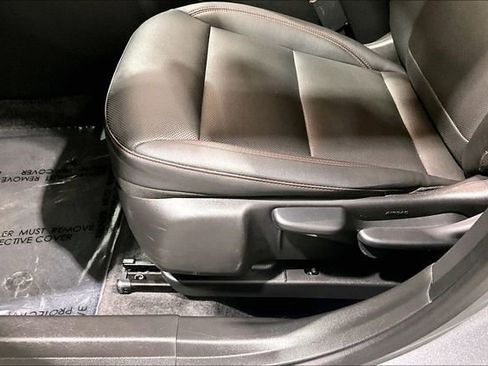 Used 2025 Chevrolet Trax RS w/ Sunroof Package FWD image 19