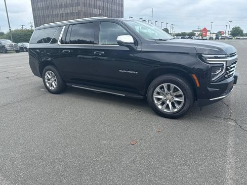 Used 2025 Chevrolet Suburban Premier RWD image 3