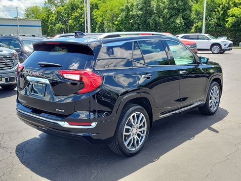 Used 2024 GMC Terrain Denali w/ Denali Premium Package AWD/4WD image 4