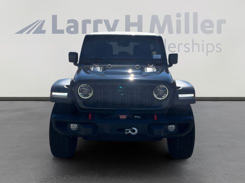 Used 2025 Jeep Wrangler Unlimited Rubicon w/ Steel Bumper Group image 8