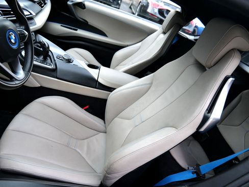 Used 2015 BMW i8 image 16