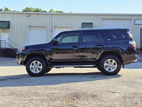 Used 2016 Toyota 4Runner SR5 AWD/4WD image 3