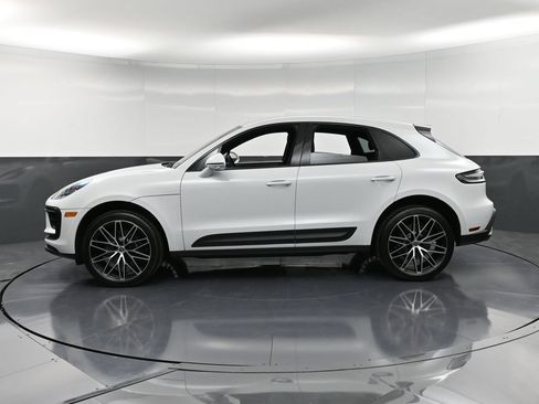 Certified 2026 Porsche Macan AWD/4WD image 2