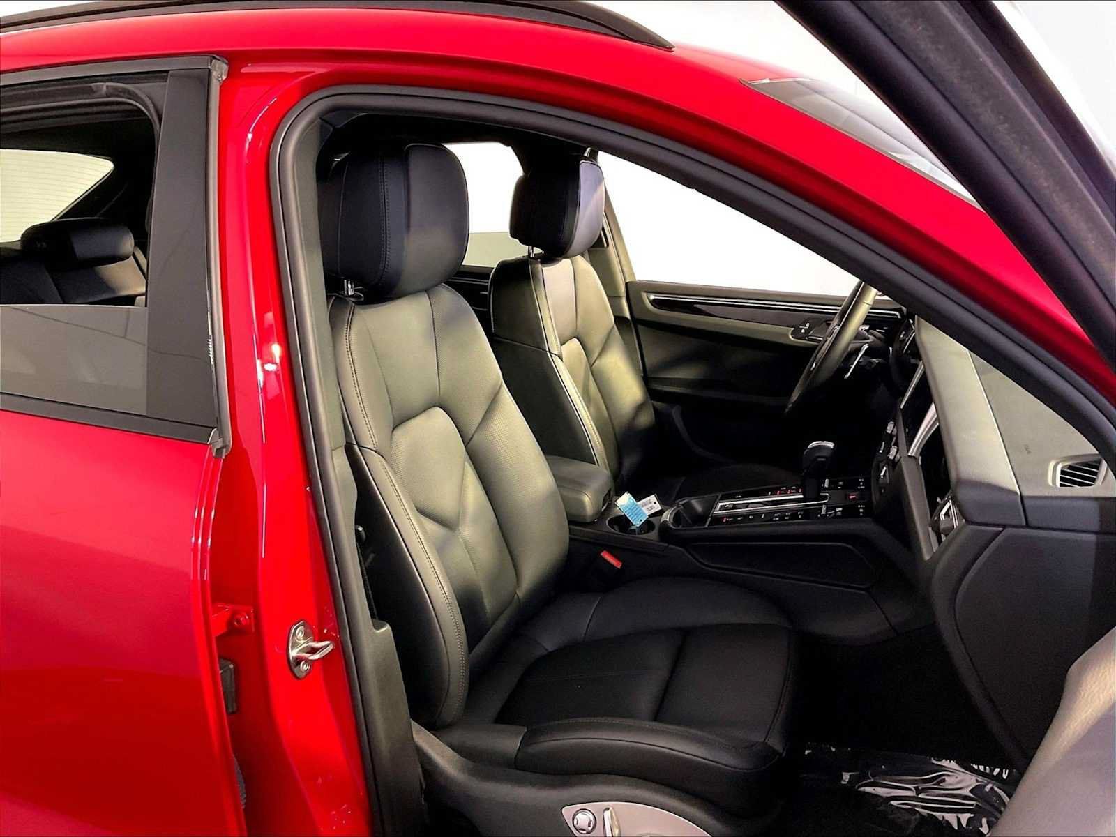 Certified 2023 Porsche Macan AWD/4WD image 18