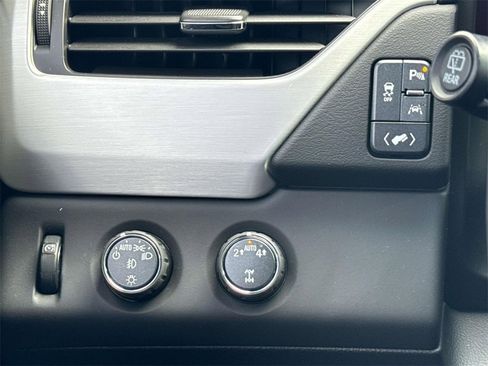 Used 2017 GMC Yukon SLT image 17