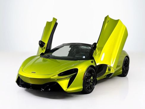 Used 2025 McLaren Artura Spider RWD image 22