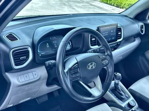 Used 2024 Hyundai Venue SEL FWD image 13