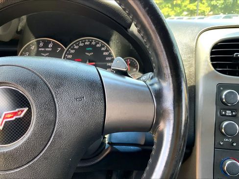 Used 2006 Chevrolet Corvette Coupe RWD image 19