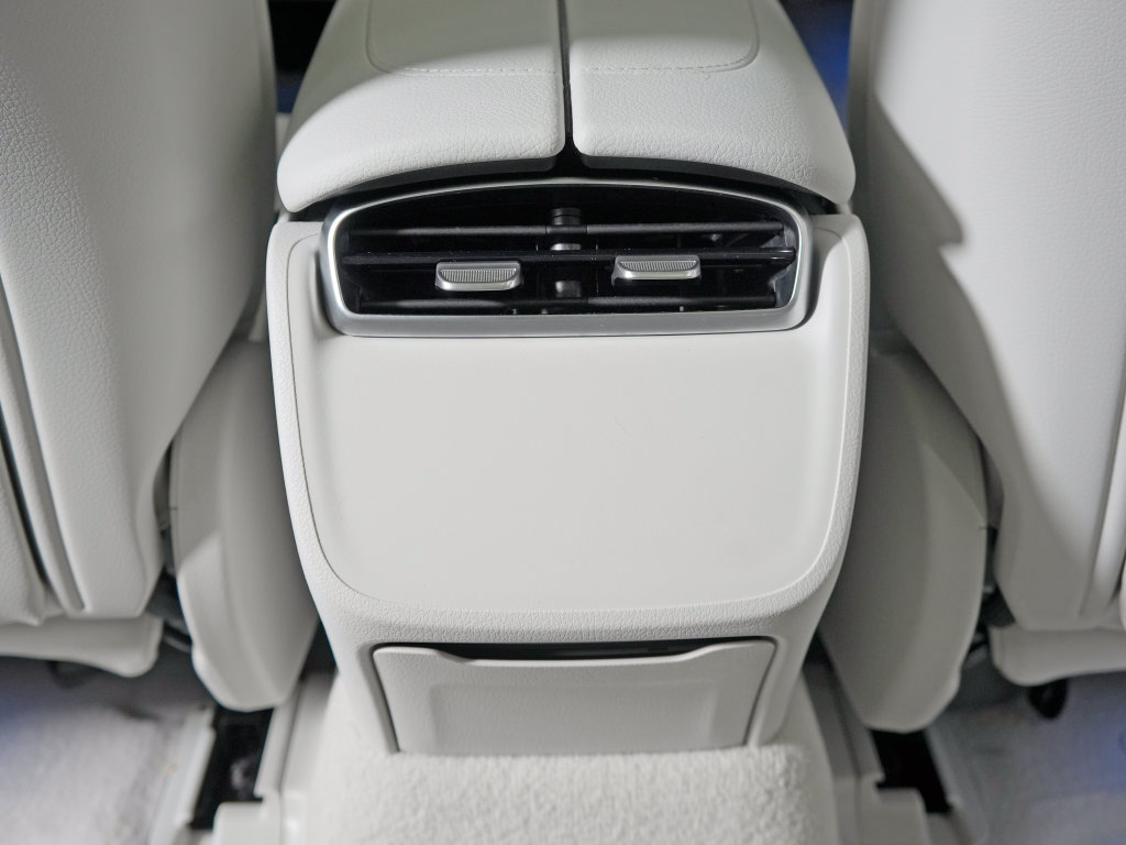 Certified 2023 Mercedes-Benz EQE 350+ 4MATIC Sedan w/ Exclusive Trim Package image 33