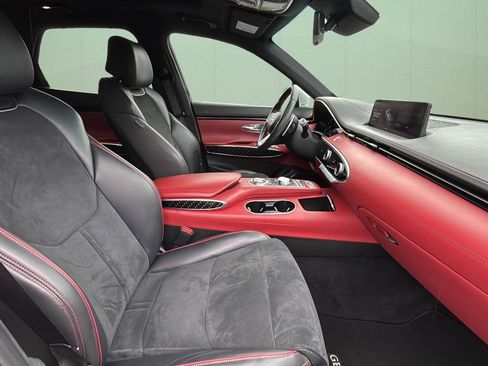 Used 2022 Genesis GV70 3.5T Sport w/ Sport Prestige Package image 39