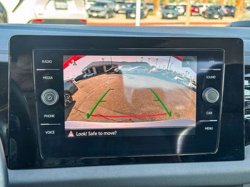 Used 2025 Volkswagen Jetta SE FWD image 27