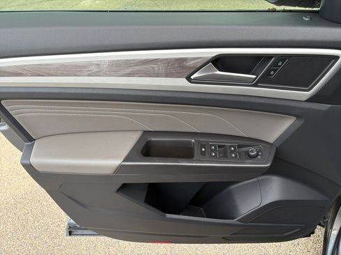 Certified 2022 Volkswagen Atlas Cross Sport SE w/ Panoramic Sunroof Package FWD image 24