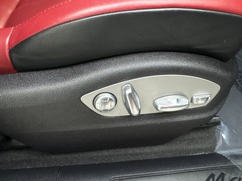 Used 2024 Porsche Macan AWD/4WD image 46