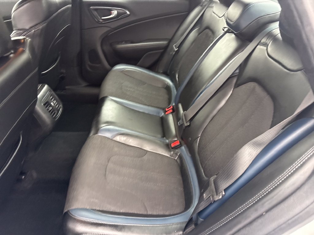 Used 2015 Chrysler 200 S w/ Comfort Group FWD image 10