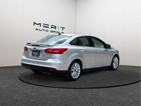 Used 2018 Ford Focus Titanium w/ Titanium Technology Package FWD image 9