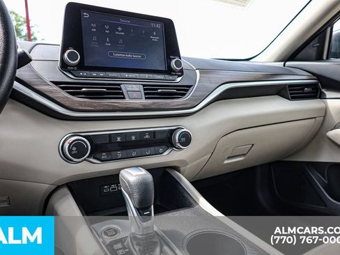 Used 2025 Nissan Altima 2.5 SV FWD image 37
