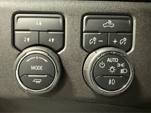 Used 2025 Chevrolet Silverado 2500 LT w/ Convenience Package image 26