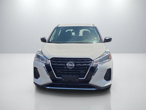 Used 2025 Nissan Kicks Play S FWD image 2