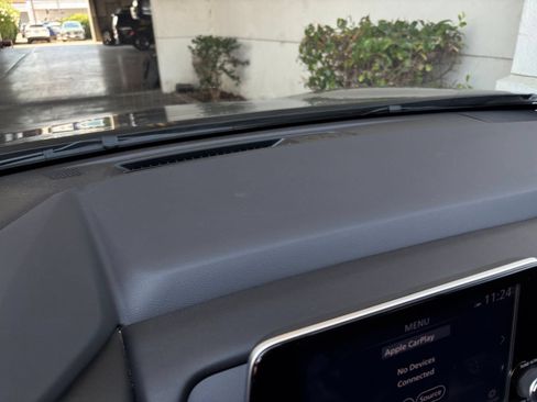 Used 2025 Nissan Rogue SV FWD image 17