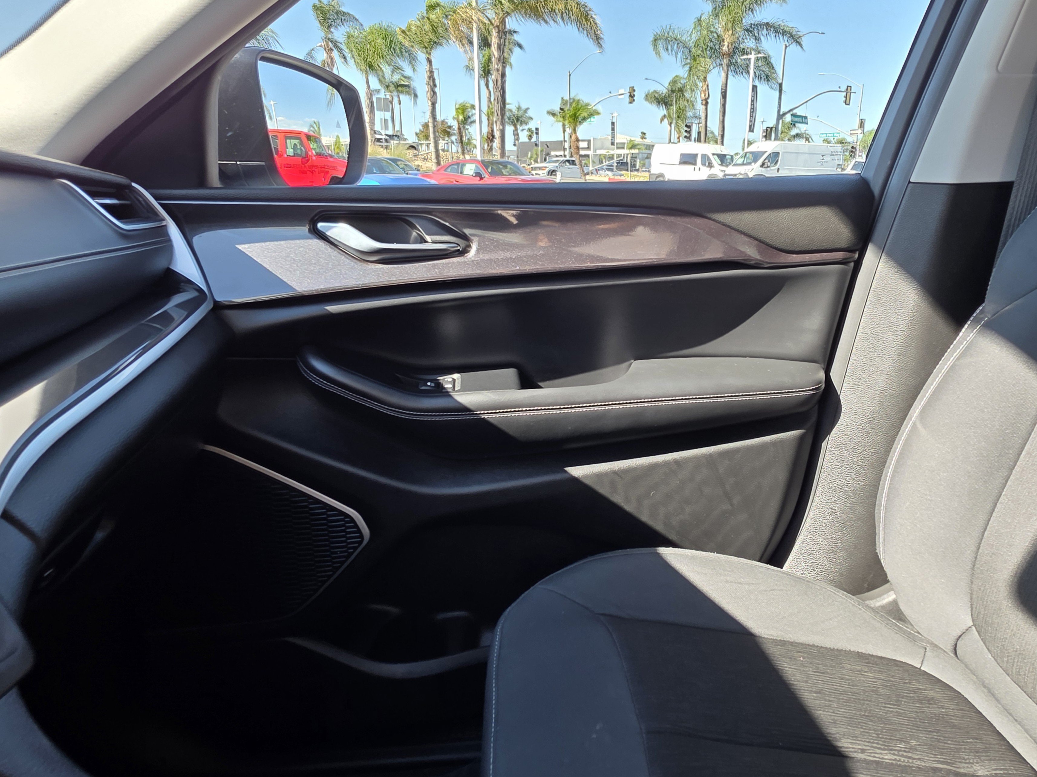 Used 2022 Jeep Grand Cherokee L Laredo RWD image 14
