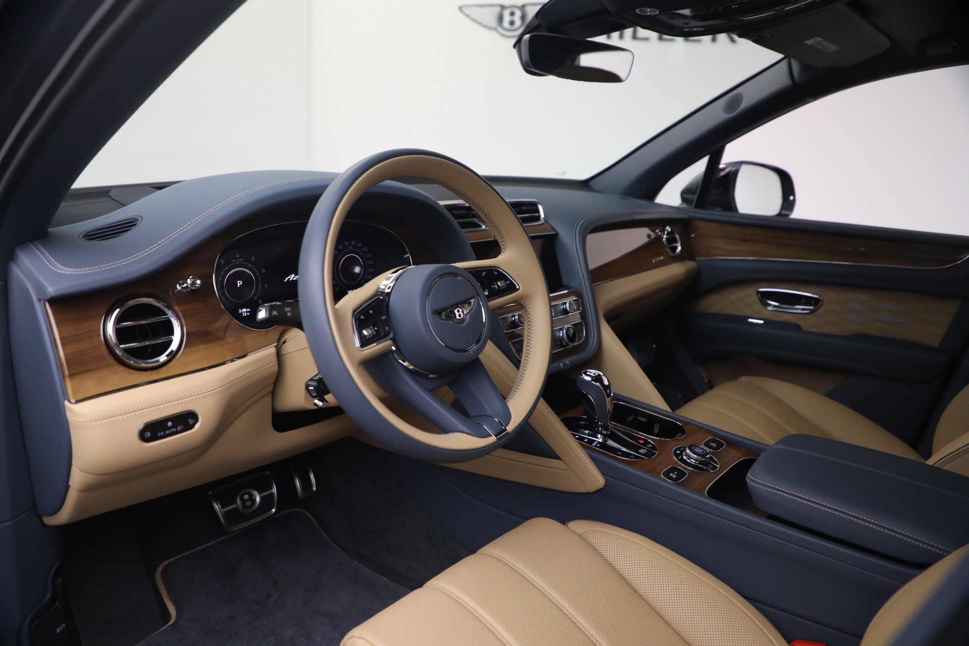 Certified 2026 Bentley Bentayga Extended Wheelbase AWD/4WD image 18