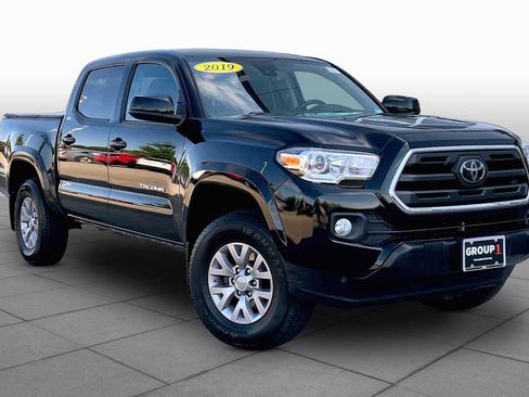 Used 2019 Toyota Tacoma SR5 AWD/4WD image 2